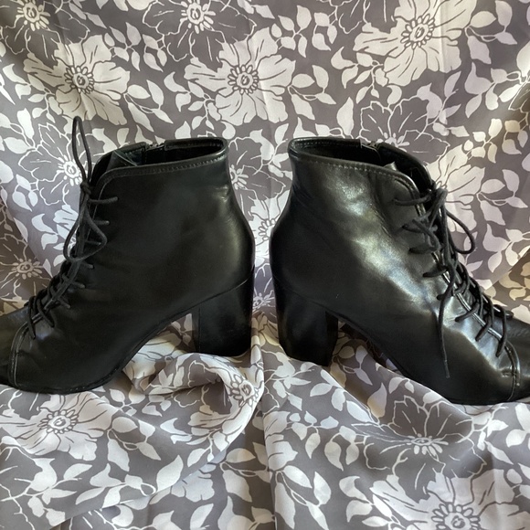 Steve Madden Shoes - Steve Madden Black Peep Toe Mid Heel